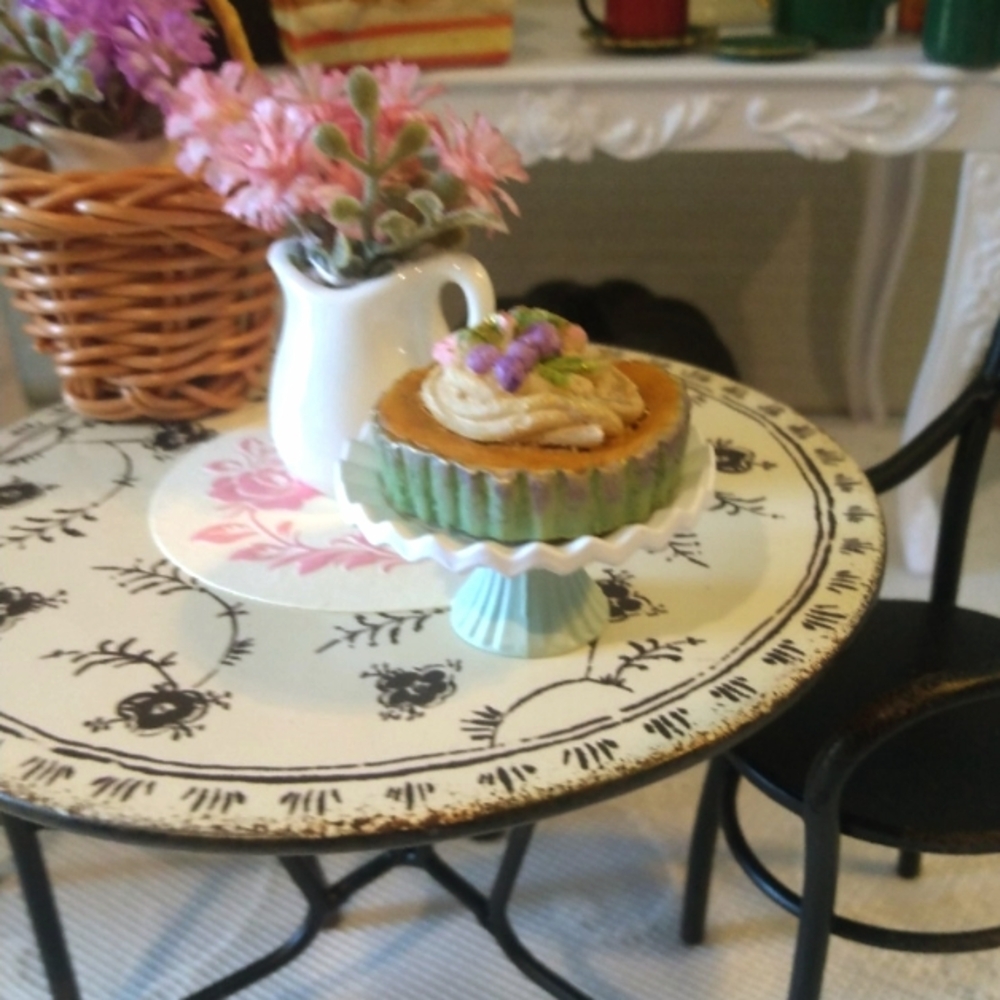 Maileg Mouse Accessories Cake on Stand with Flowers
